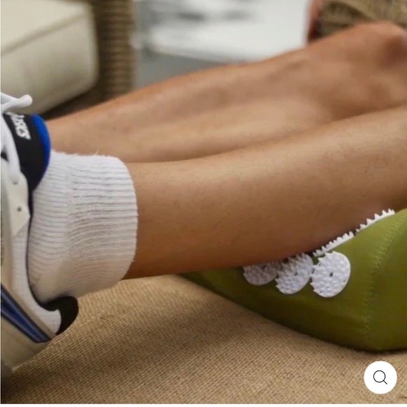 BED OF NAILS Bon Pillow Acupressure Green White NWOT Circulation Relaxation - Picture 6 of 8